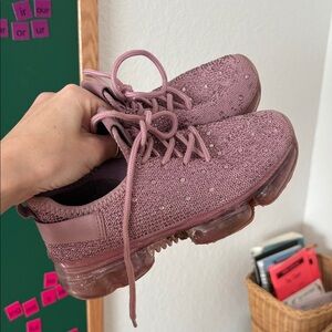 Link pink studded tennis shoes sneakers size 1